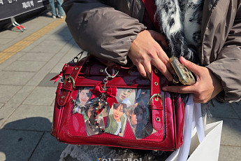 방탄소년단이 뜬다⋯전 세계 아미 총출동한 현장 가보니 [BTS 광화문]