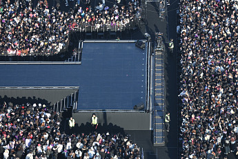 공연 2시간 전 3만여명 인파⋯기대·긴장감 교차 [BTS 광화문]