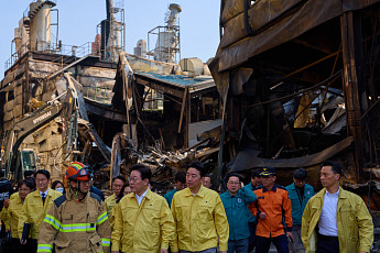 이재명 대통령, 대전 화재 현장 방문⋯“2차 사고 나지 않게 챙겨달라”