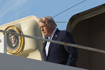 트럼프 “48시간 내 호르무즈 개방해야”…이란 발전소 초토화 경고