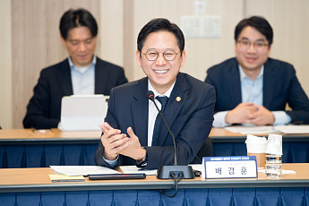 배경훈, '4대 과기원-지역 AX 협력기업' 업무협약식…'카카오 AI 돛' 등 500억 투입