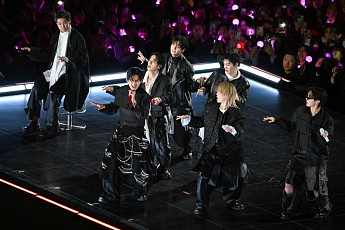 넷플릭스, BTS에 100억 쏟은 이유…“라이브 플랫폼 전환 신호탄”