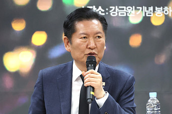 정청래, 봉하마을서 검개 완수 다짐…