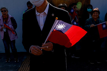 “‘중국(대만)’ 고쳐라”…대만, 입국신고서 표기 ‘남한’으로 맞대응 경고