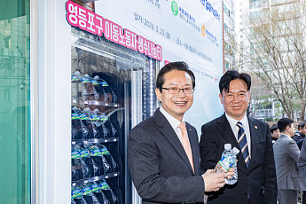 이재명 정부도 ‘주목’…김영훈 노동부 장관, 영등포구 이동노동자 쉼터 1호점 방문