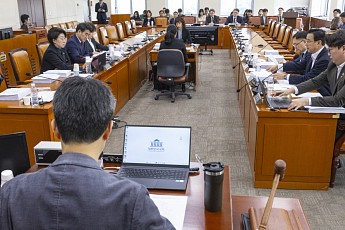 ‘노동절 법정공휴일 지정’ 공휴일법 개정안 국회 소위 통과