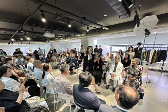 중년을 위한 패션 트렌드 강좌부터 최신 신상 소개까지