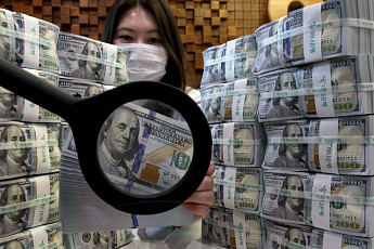 환율 1500원 뚫자…달러 ETF 웃고 금 ETF 운다