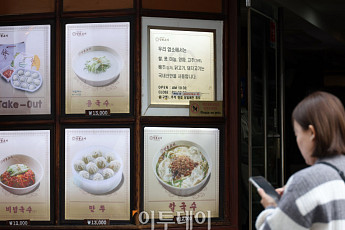 칼국수 1만원 시대⋯서울 외식비 줄줄이 ‘고공행진’ [물가 돋보기]