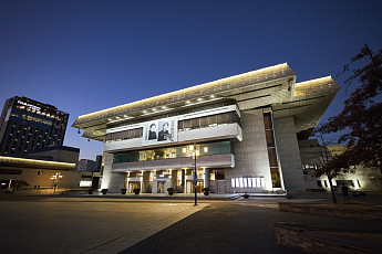 경기아트센터, 무대를 객석으로 끌고 나왔다