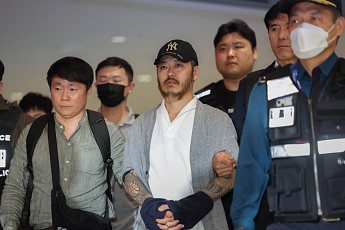 [속보] '필리핀 마약왕' 박왕열 송환…인천공항 도착