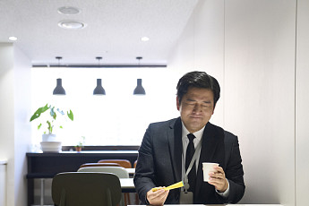 [단독] 식용유·라면·빵 이어 커피값도 내린다