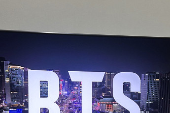 방송국 시대 끝…BTS 컴백으로 생중계까지 접수한 넷플릭스