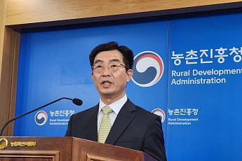 꿀벌 집단 폐사 막을 해법 나왔다…농진청, 월동 저장고·보온기술 개발