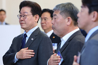 이 대통령, ‘KF-21 양산 1호기’ 출고식 참석