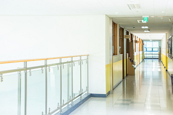 충남 고교서 학생이 교사 흉기 공격…교육부 “재발 방지 대응”