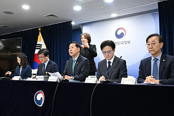 정부, 유류세 인하 폭 확대...경유 10→25%·휘발유 7→15%