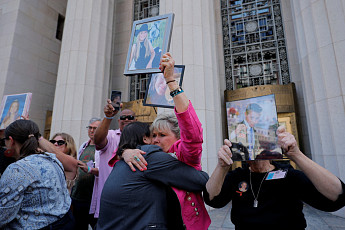 미국 법원, SNS 중독 책임 첫 인정…“메타·구글, 600만달러 배상하라”