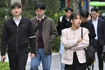 낮 최고 25도 '큰 일교차'…전국 미세먼지 기승 [날씨]