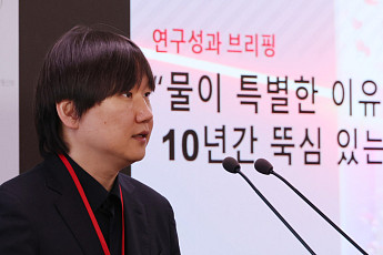 10년 만에 밝혀진 ‘물의 비밀’...겨울철 강 표면만 얼었던 이유