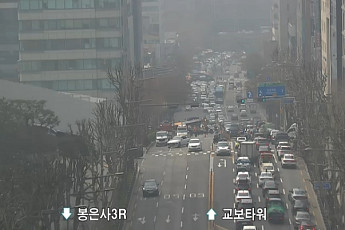 신논현역 인근 천공기 전도 사고…봉은사로 3개차로 통제 中