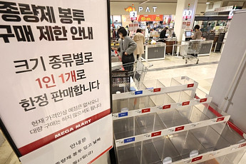 한국인은 왜 하필 '쓰레기봉투'를 사재기할까 [이슈크래커]