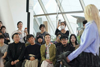 패션코드 찾은 성래은 패션협회장 “국내 디자이너 적극 지원”