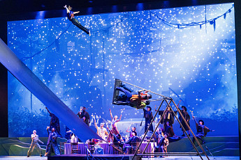 테마파크 공연의 진화...에버랜드, 불꽃·드론·3D 결합 역대급 업그레이드