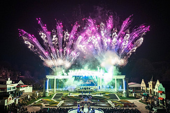 테마파크 공연의 진화...에버랜드, 불꽃·드론·3D 결합 역대급 업그레이드