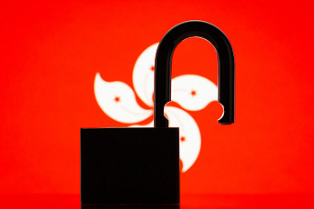 中, 홍콩 방문객에게도 전자기기 비번 요구 법제화…반발한 美 총영사 초치