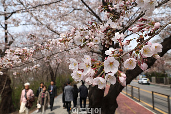 벌써 여름 온다?…두려워지는 4월