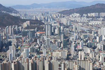 끝 모를 불황에 올해만 1051곳 폐업 신고⋯지방·중소건설사부터 무너진다