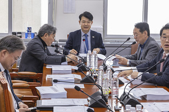 택시월급제 전국 도입, 2년 추가 유예 결정…법안 국토위 소위 통과