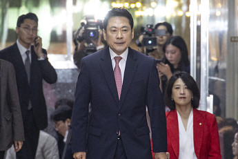 장동혁, 우원식 만나 “지선 앞두고 개헌 논의 부적절…국민적 합의 필요”