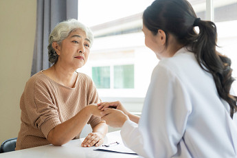 “부모 돌봄, 퇴사만 답 아니야” 일과 돌봄 양립 방법은?