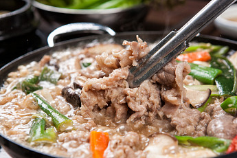 '2TV 생생정보' 오늘방송맛집- 결정적 한 수, 특별한 버섯 불고기 전골 맛집 '벼○'