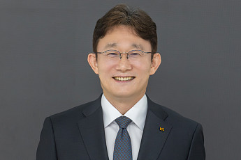 대수술과 함께 출범한 KT ‘박윤영호’…임원 30% 줄이고 토탈영업센터 폐지