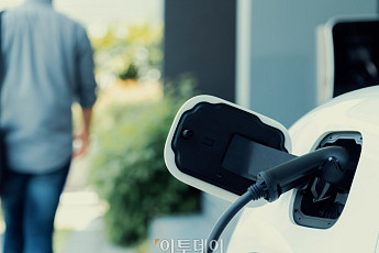 ‘주행거리 불안’ 대신 ‘주유 공포’⋯전기차 관심 폭증