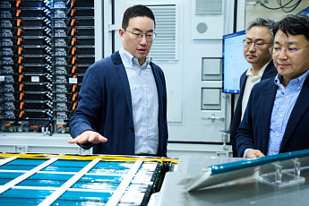 구광모 LG 회장, 美 ESS 거점 점검…“어떤 외부 환경에도 흔들리지 않아야”