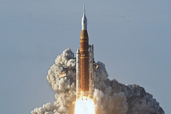 아르테미스 2호, 2단 엔진 점화 완료...안정 궤도 진입