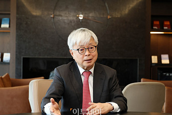 “율촌, ‘일류 로펌’ 도약 비결…퍼스트 프런티어 정신”