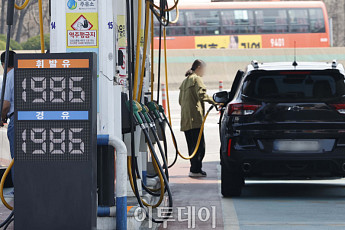 [금상소] 연회비 돌려주고 기름값 깎아주고…주유카드 혜택 커졌다