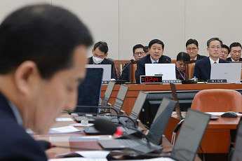 與 “민생 방파제” vs 野 “매표 추경”…재경위, 추경·국세청 놓고 전면 충돌