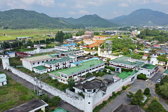 장흥군 식목일 맞아...옛 교도서 '빠삐용 Zip 고고고'