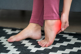 발바닥 ‘찌릿’…족저근막염 예방 요령은?[e건강~쏙]