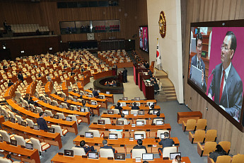 대정부질문 첫날, 여야 ‘중동 위기·개헌’ 놓고 격돌