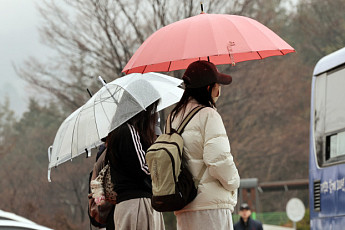 [내일날씨] 토요일 전국 대부분 비…제주·남부 시간당 30㎜ 강한 비