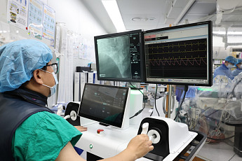 서울아산병원, ‘피지컬 AI’ 국산 1호 심혈관 중재술 로봇 본격 임상 투입