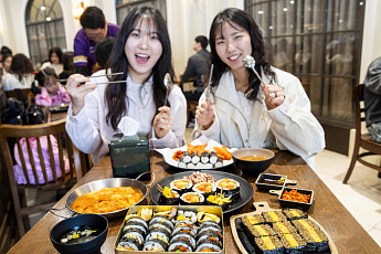 봄나들이 수요 잡기 나선 테마파크…‘김밥’으로 먹거리 콘텐츠 강화