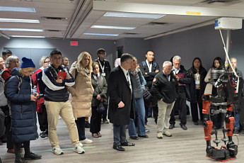 노인 돌봄 AI 도입, “취약한 노인부터 실험대 돼선 안 돼”